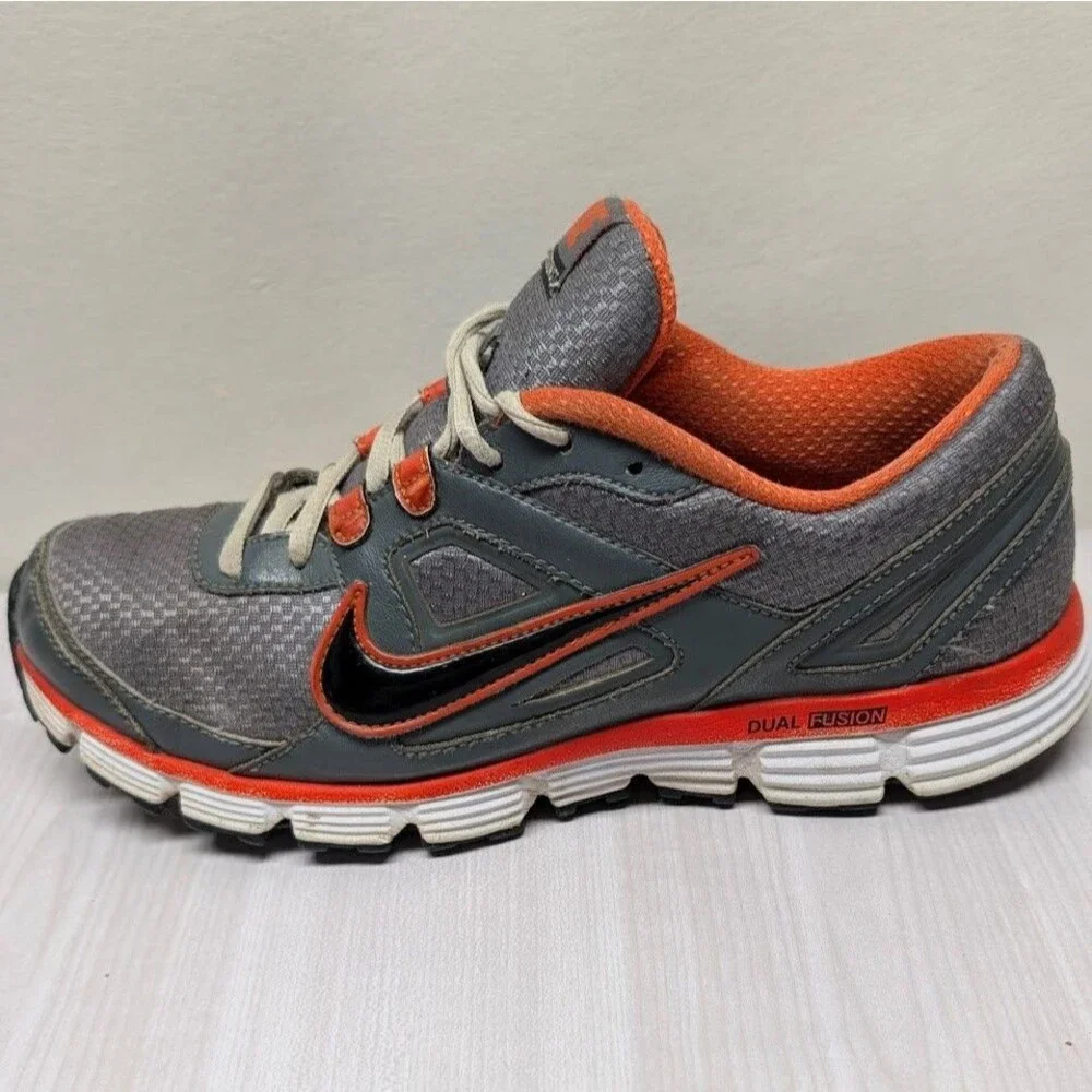 Nike Dual Fusion Vintage Athletic Running Sneakers Gray/Orange Women’s 7.5